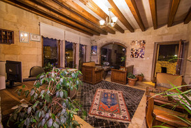 Elegance Cave Suites