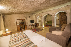 Elegance Cave Suites