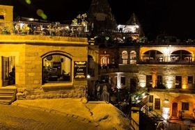 Elegance Cave Suites