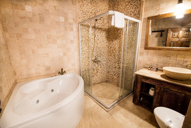Elegance Cave Suites