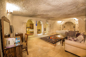 Elegance Cave Suites