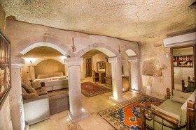 Elegance Cave Suites