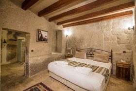 Elegance Cave Suites