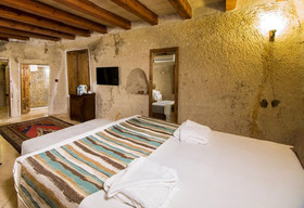Elegance Cave Suites