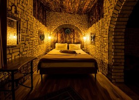 Elite Cave Suites