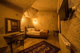 Elite Cave Suites