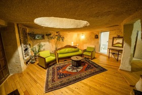 Elite Cave Suites