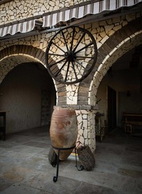 Elite Cave Suites