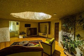 Elite Cave Suites