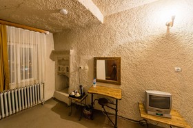 Elite Cave Suites