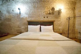 Emilys Cave House