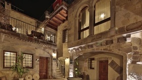 Charming Cave Hotel