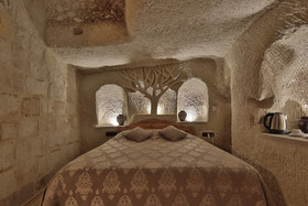 Charming Cave Hotel