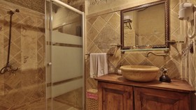 Charming Cave Hotel