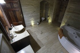 Family Cave Suite Hotel