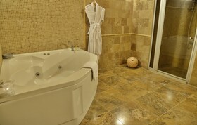 Grand Cave Suites
