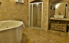 Grand Cave Suites