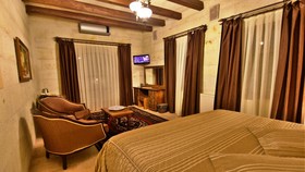 Harman Cave Hotel