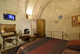 Harman Cave Hotel