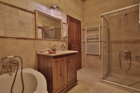 Harman Cave Hotel