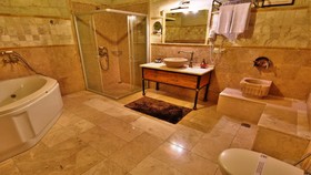 Harman Cave Hotel
