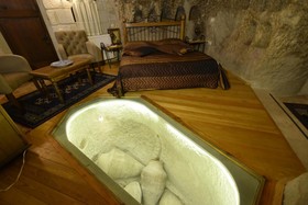 Harman Cave Hotel