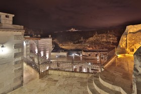 Harman Cave Hotel
