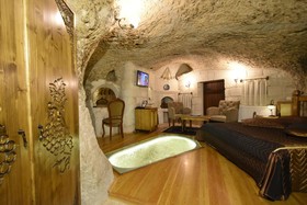 Harman Cave Hotel
