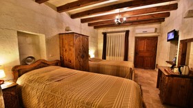 Harman Cave Hotel