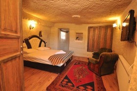 Kayatas Cave Suites Hotel