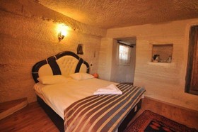 Kayatas Cave Suites Hotel