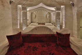 Kayatas Cave Suites Hotel