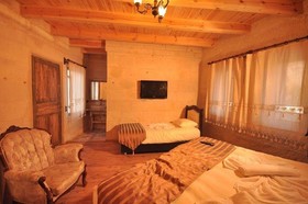Kayatas Cave Suites Hotel