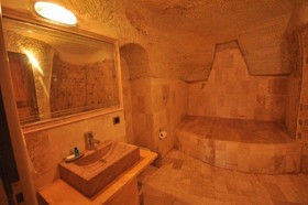 Kayatas Cave Suites Hotel