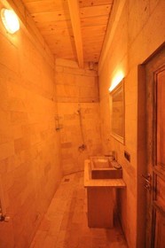 Kayatas Cave Suites Hotel