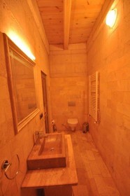 Kayatas Cave Suites Hotel