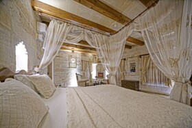 Maccan Cave Hotel