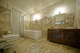 Maccan Cave Hotel