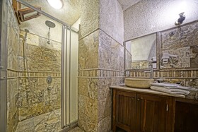 Maccan Cave Hotel