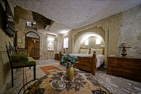 Maccan Cave Hotel