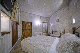 Maccan Cave Hotel