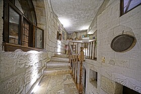 Maccan Cave Hotel