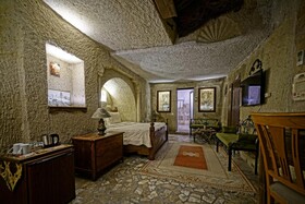 Maccan Cave Hotel