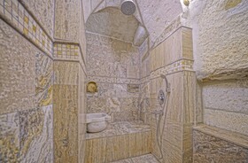 Maccan Cave Hotel