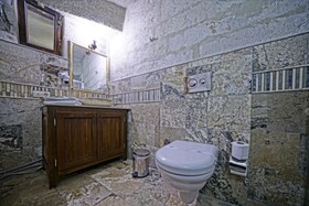 Maccan Cave Hotel