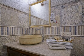Maccan Cave Hotel
