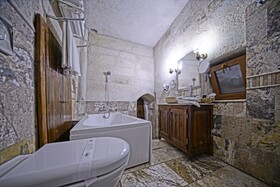 Maccan Cave Hotel