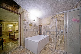 Maccan Cave Hotel
