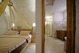 Maccan Cave Hotel