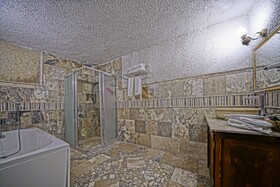 Maccan Cave Hotel